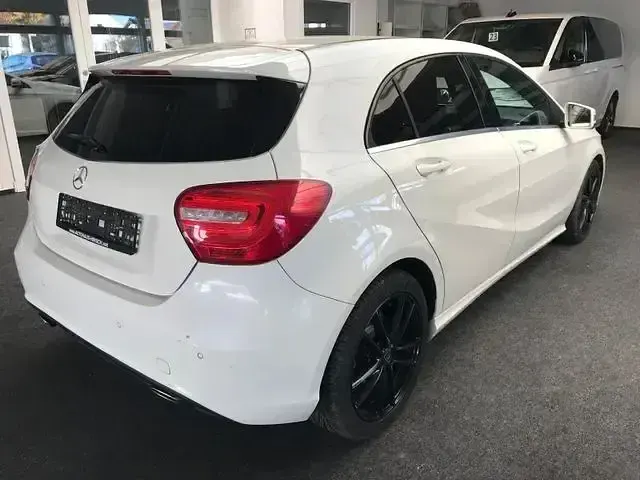 Używany Mercedes A250 211 KM (155 kW) 2013 Biały Sedan/Limuzyna