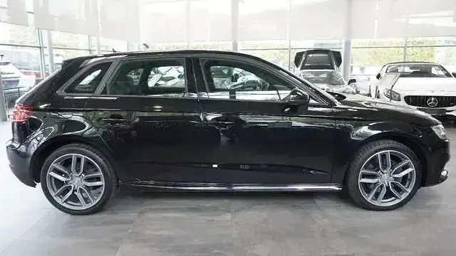 Gebraucht Audi A3 Sportback e-tron S-Line 150 PS (110 kW) 2020 Schwarz Kleinwagen