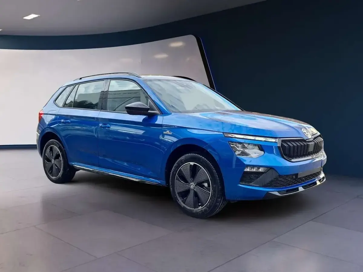 Neu Skoda Kamiq Monte Carlo 150 PS (110 kW) 2025 Race blau metallic SUV