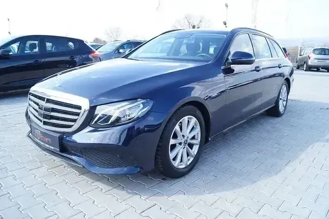 Gebraucht Mercedes E200 160 PS (117 kW) 2020 Blau Limousine