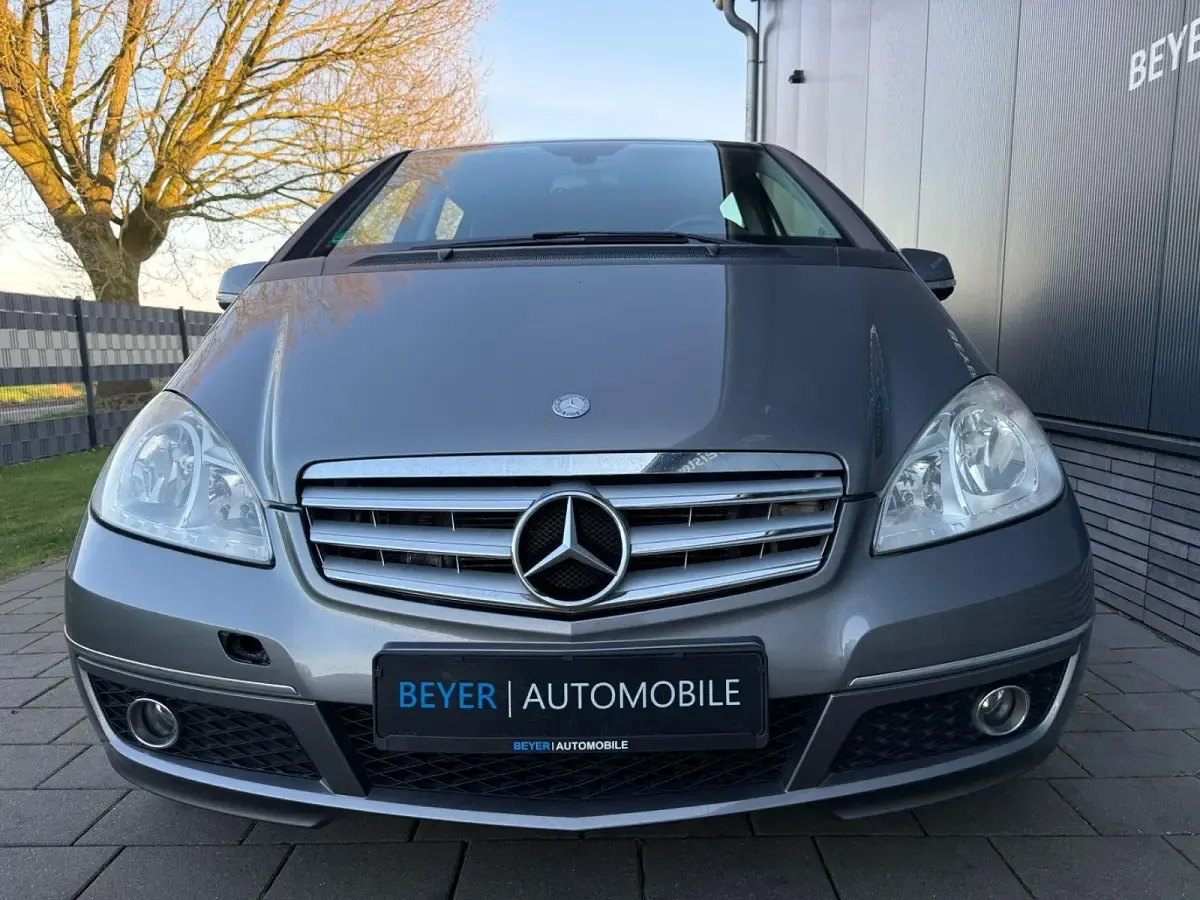 Gebraucht Mercedes A180 Sport Edition 109 PS (80 kW) 2010 Grau Kleinwagen