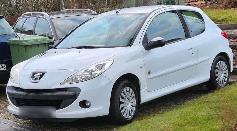 Gebraucht Peugeot 206+ 73 PS (53 kW) 2012 Weiß Kleinwagen