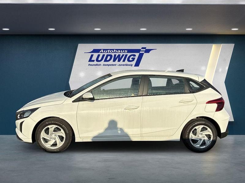 Gebraucht Hyundai i20 Select 79 PS (58 kW) 2025 Weiß Limousine