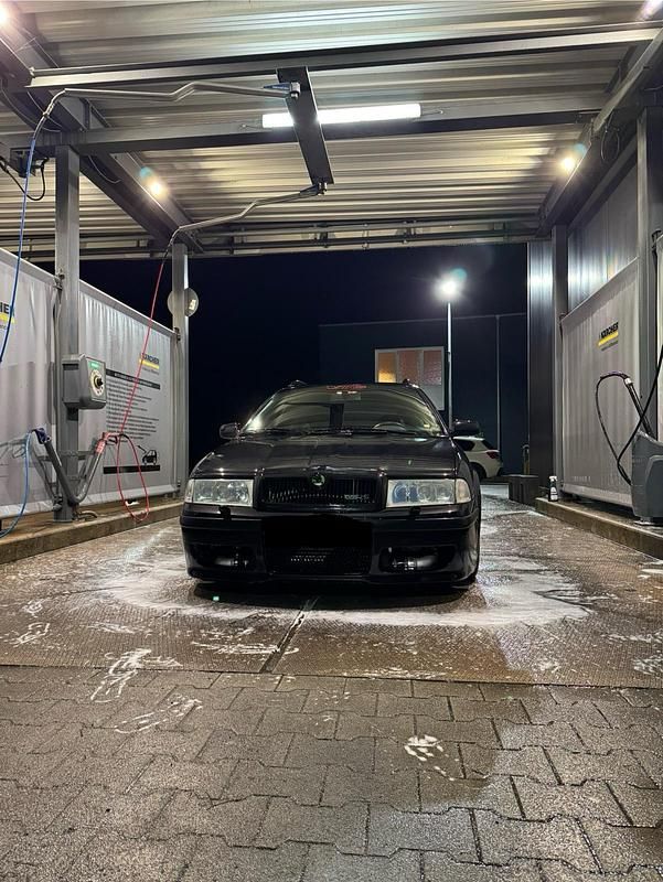 Schwarz Gebraucht 2003 Skoda Octavia RS Kombi | 9.000 € - Bild 1/4