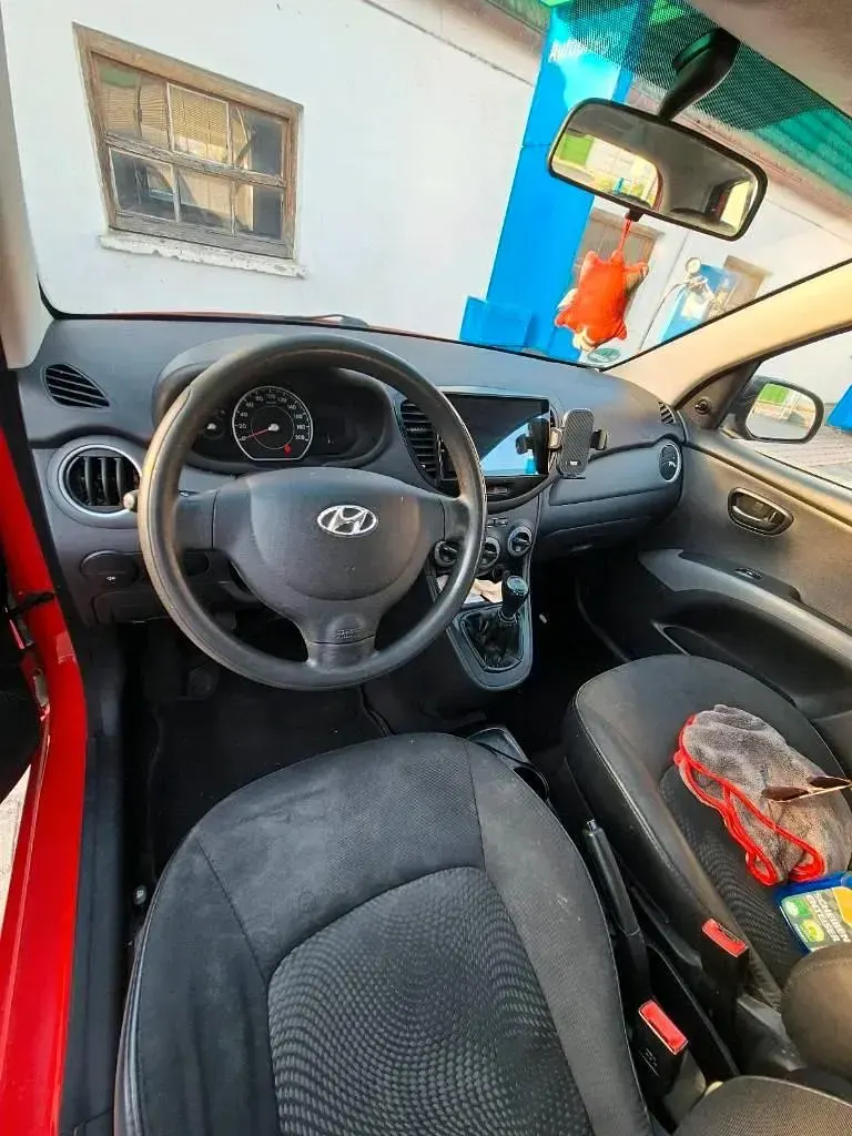 Gebraucht Hyundai i10 69 PS (50 kW) 2012 Rot Kleinwagen