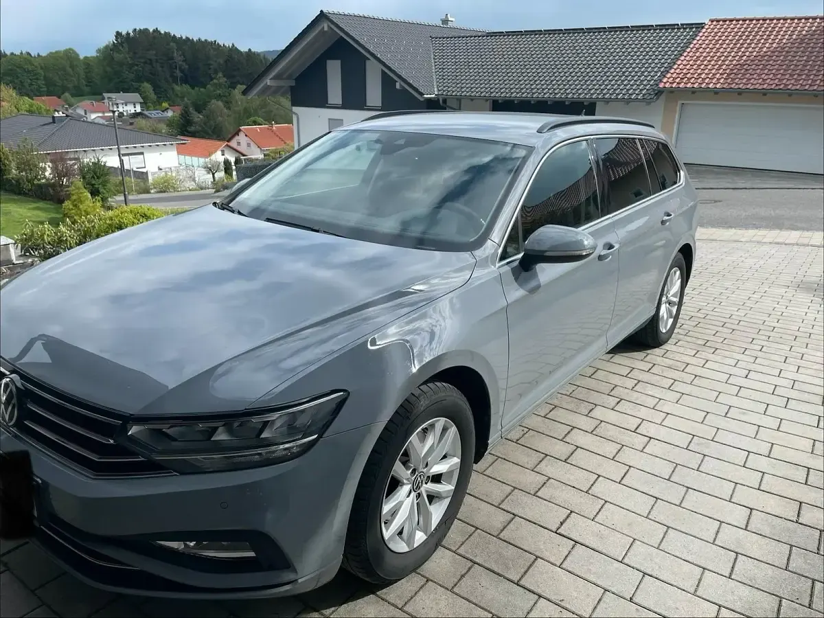 Gebraucht VW Passat 150 PS (110 kW) 2022 Grau Kombi