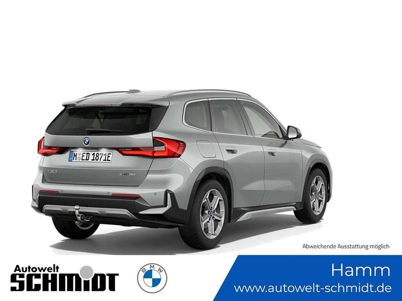 Neu BMW iX1 xLine 230 kW (313 PS) 2025 Space silber metallic SUV