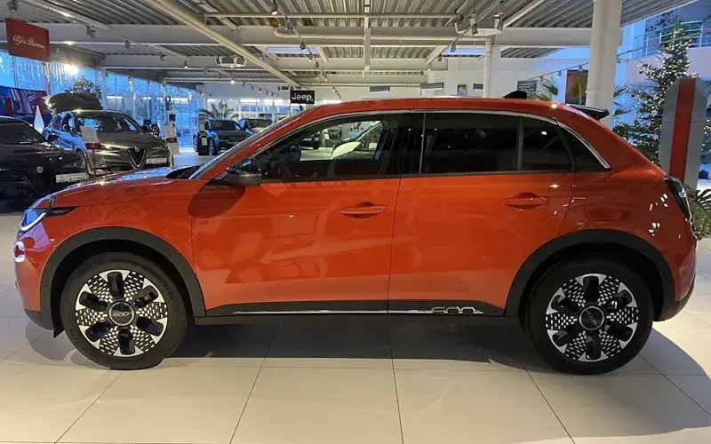 Gebraucht Fiat 600E La Prima 114 kW (156 PS) 2024 Orange SUV