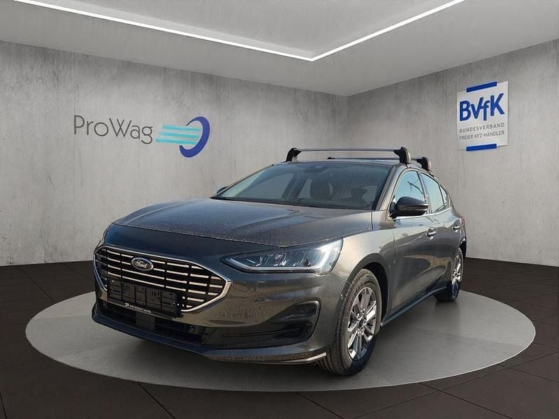 Neu Ford Focus Titanium 155 PS (114 kW) 2026 Grau Limousine