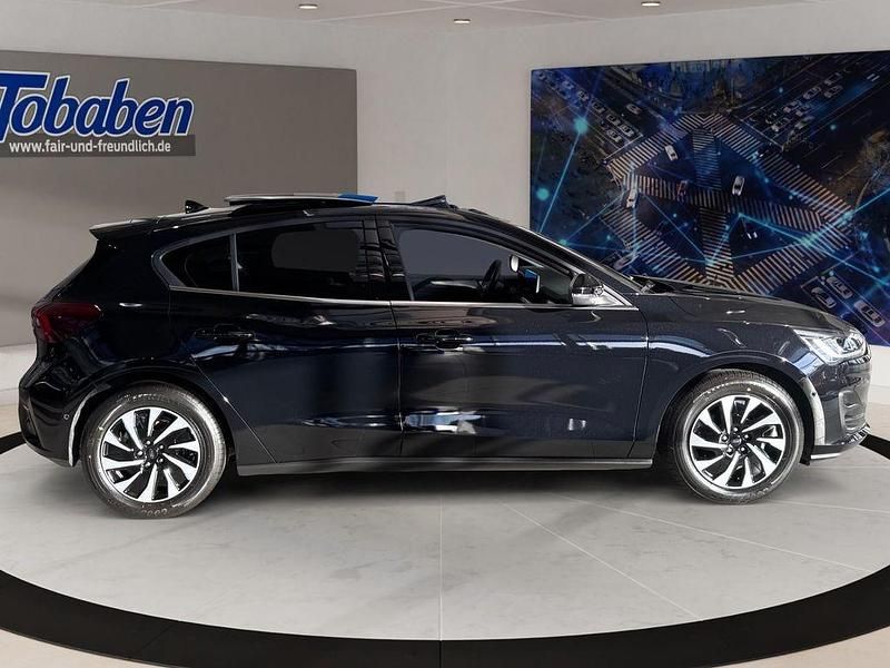 Gebraucht Ford Focus Titanium 155 PS (114 kW) 2026 Schwarz Limousine