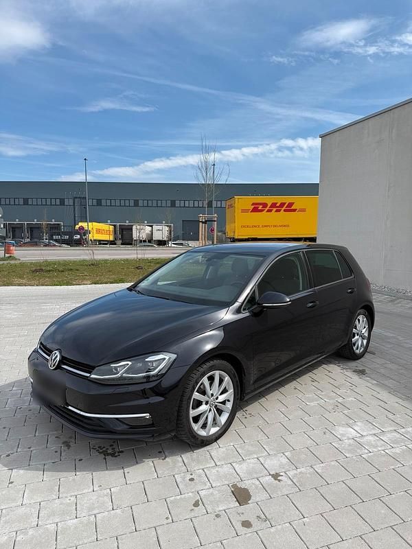 Gebraucht VW Golf VII Highline 125 PS (91 kW) 2018 Schwarz Kleinwagen