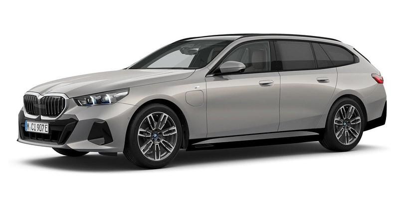 Grau Gebraucht 2024 BMW 530e Comfort Edition Kombi | 68.172 € - Bild 1/4