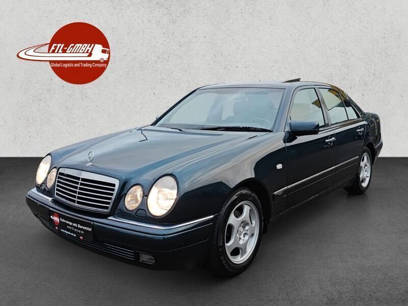 Blau Gebraucht 1996 Mercedes E230 Avantgarde Limousine | 9.980 € - Bild 1/4