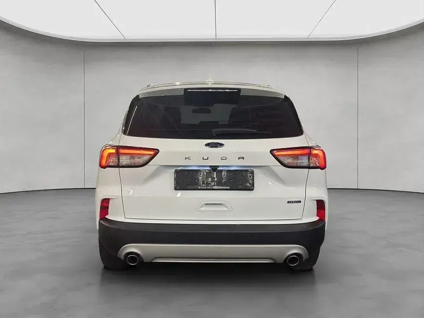 Używany Ford Kuga Titanium 224 KM (164 kW) 2022 Biały SUV