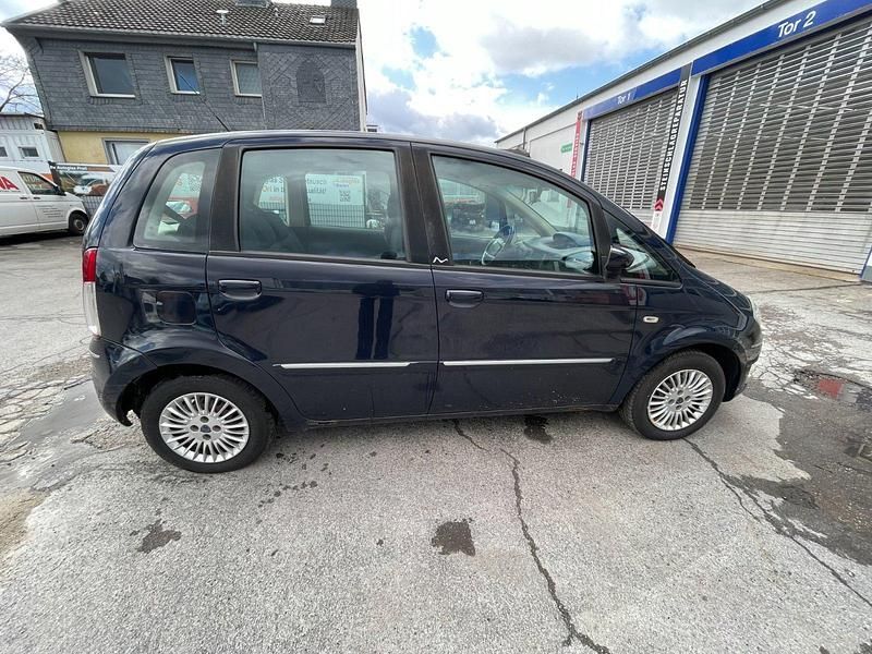 Gebraucht Lancia Musa 57 PS (41 kW) 2008 Blau Van / Kleinbus