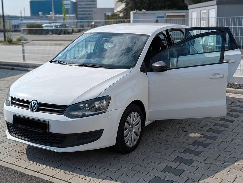 Weiß Gebraucht 2011 VW Polo Kleinwagen | 3.299 € (Teuer) - Bild 1/4