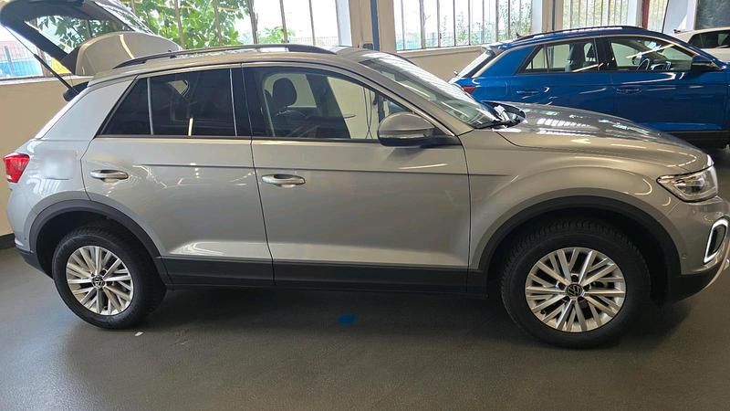 Gebraucht VW T-Roc Life 150 PS (110 kW) 2024 Silber SUV