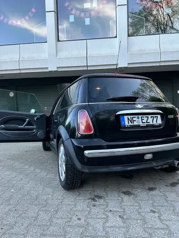 Second-hand Mini ONE 90 CP (66 kW) 2003 Negru Hatchback