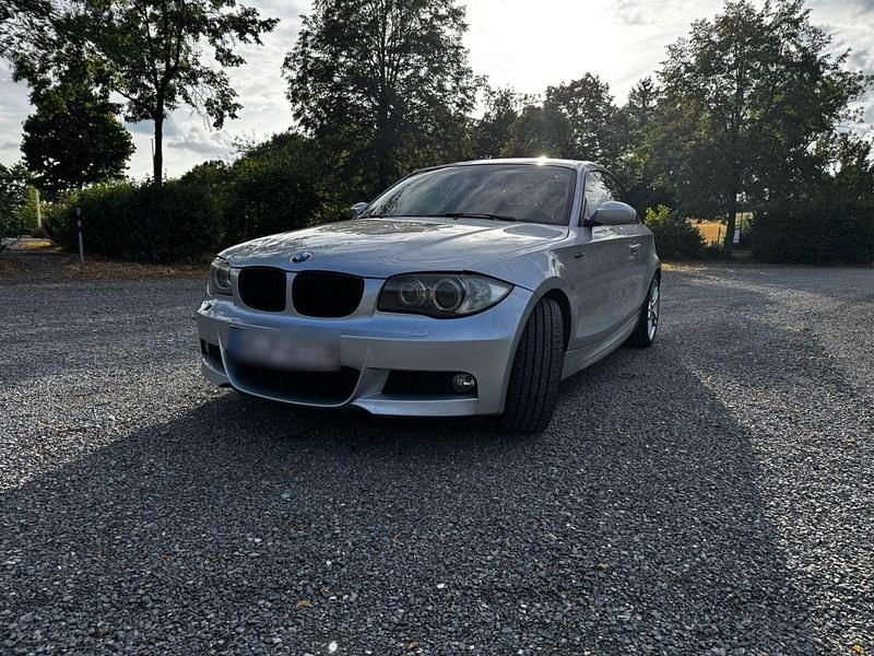 Silber Gebraucht 2009 BMW 123 Coupé M Sport Coupé | 7.800 € - Bild 1/4