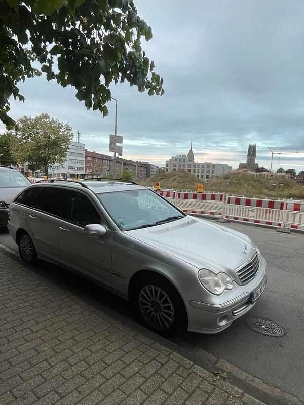 Silber Gebraucht 2007 Mercedes C220 Avantgarde Limousine | 2.500 € (Superpreis) - Bild 1/4