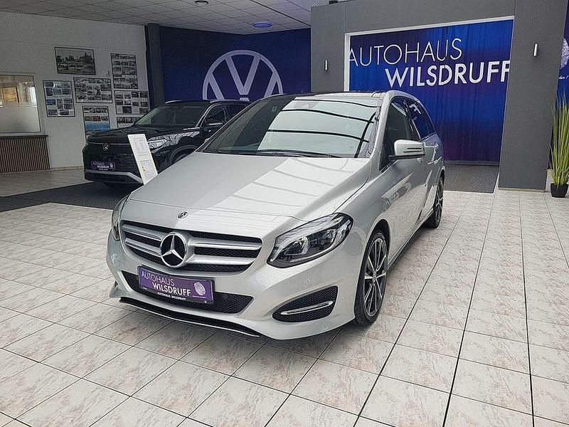 Gebraucht Mercedes B250 211 PS (155 kW) 2018 Polarsilber metallic Van / Kleinbus