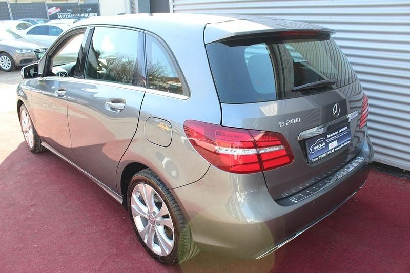Gebraucht Mercedes B200 Business 156 PS (114 kW) 2016 Grau Kleinwagen