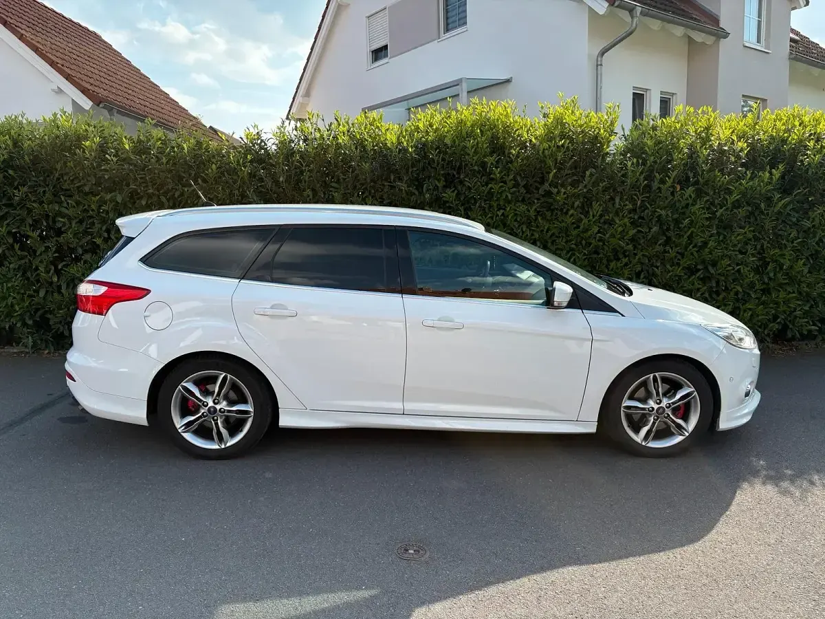 Gebraucht Ford Focus ST-Line 150 PS (110 kW) 2013 Weiß Kombi