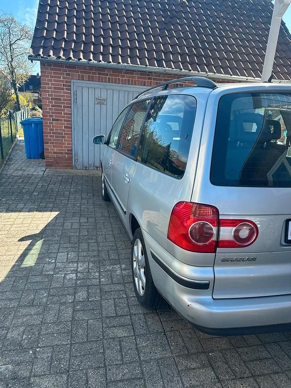 Gebraucht VW Sharan 131 PS (96 kW) 2005 Silber Van / Kleinbus