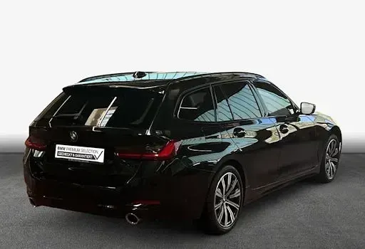 Gebraucht BMW 320 Sport Line 190 PS (139 kW) 2023 Saphirschwarz metallic Kombi