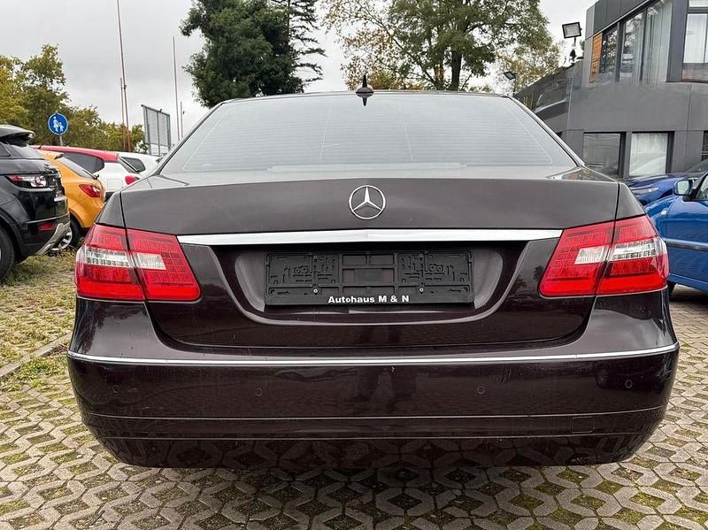 Gebraucht Mercedes E220 170 PS (125 kW) 2010 Braun Limousine