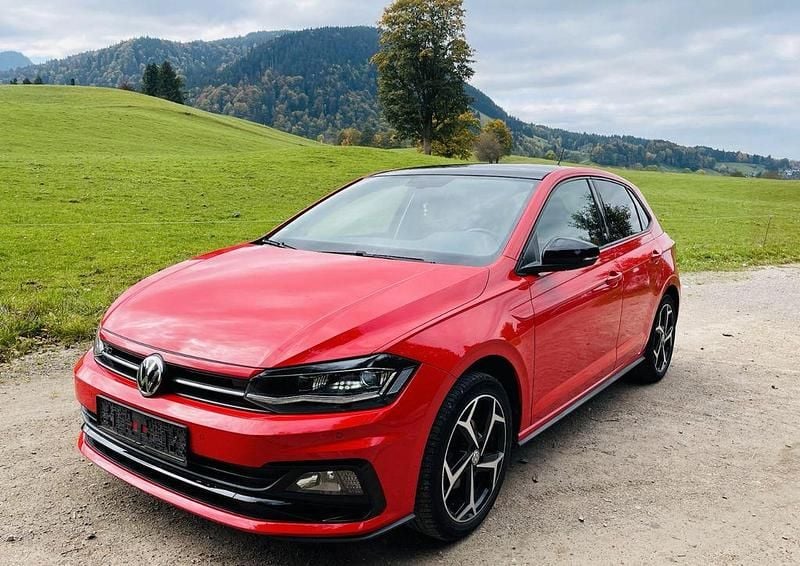 Rot Gebraucht 2018 VW Polo Beats Limousine | 17.980 € (Fairer Preis) - Bild 1/4