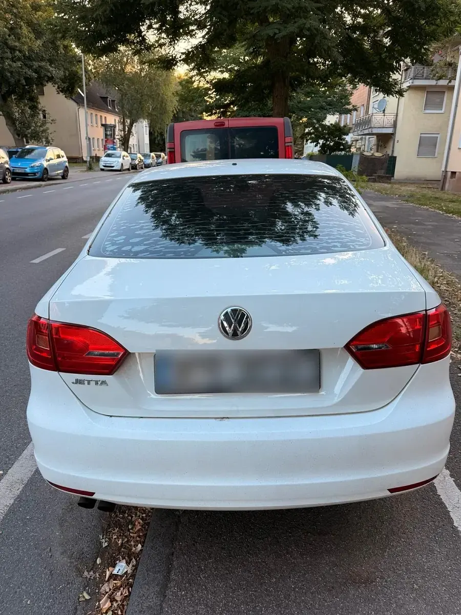 Gebraucht VW Jetta 116 PS (85 kW) 2013 Weiß Limousine