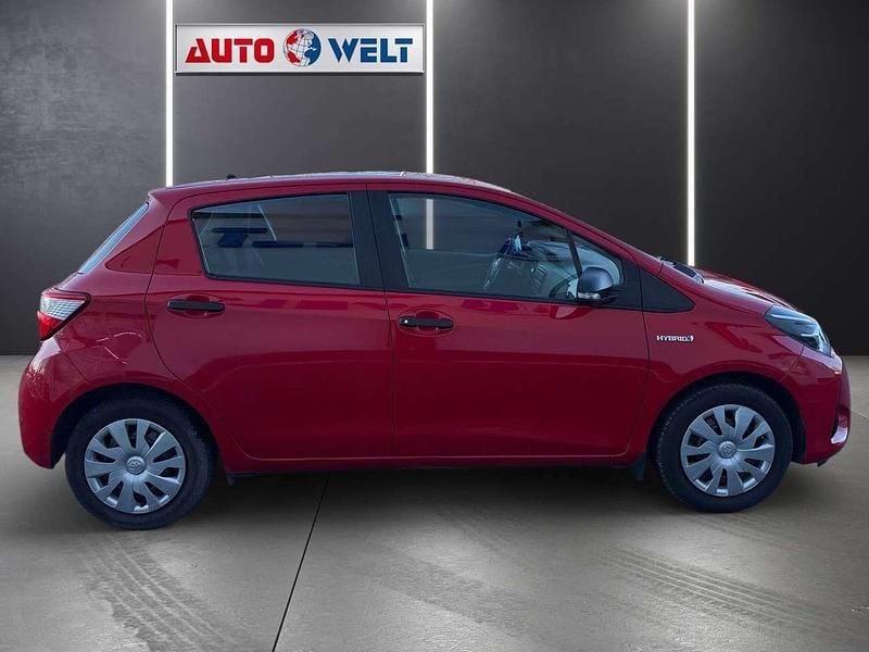 Gebraucht Toyota Yaris Hybrid Basis 101 PS (74 kW) 2019 Rot Kleinwagen