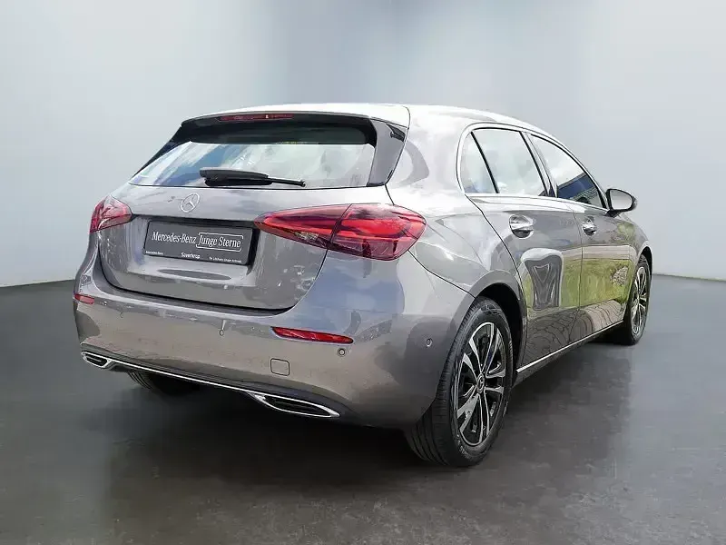 Gebraucht Mercedes A200 Progressive 163 PS (119 kW) 2025 Graulack mountaingrau (metallic) Limousine