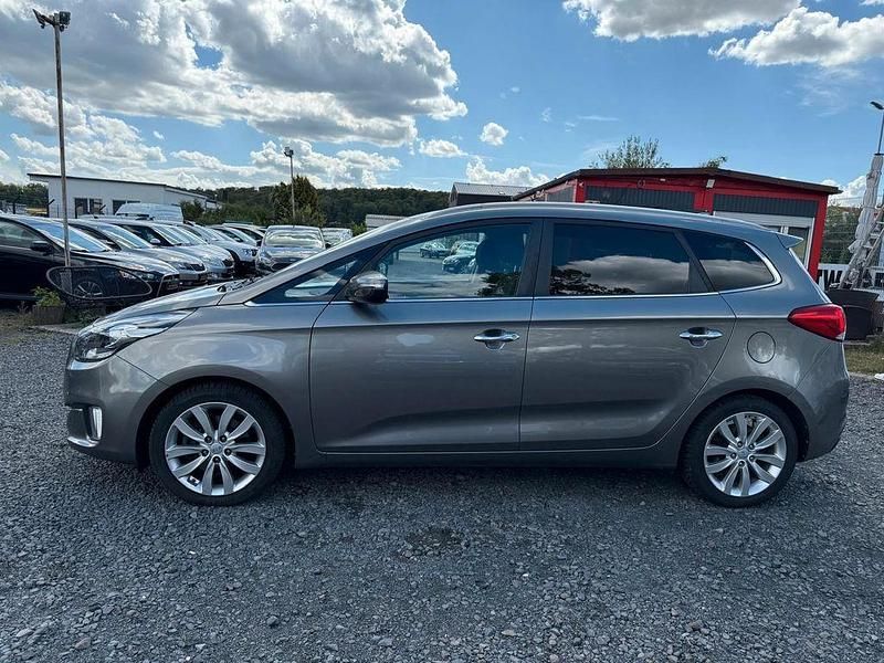 Titaniumsilber met. Gebraucht 2016 Kia Carens DREAM-TEAM Edition Van / Kleinbus | 15.900 € (Teuer) - Bild 1/4