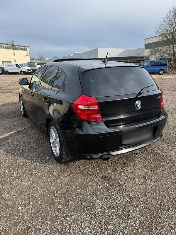 Gebraucht BMW 116 122 PS (89 kW) 2010 Schwarz Kleinwagen