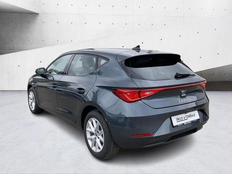 Neu Seat Leon 150 PS (110 kW) 2025 Grau Limousine