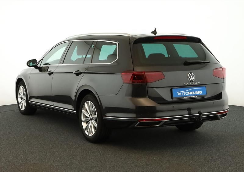Gebraucht VW Passat Elegance 150 PS (110 kW) 2023 Mangangrau metallic Kombi