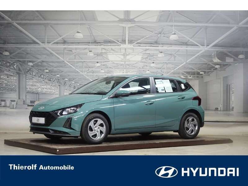 Mangrove green Neu 2025 Hyundai i20 Select Kleinwagen | 19.880 € (Fairer Preis) - Bild 1/4