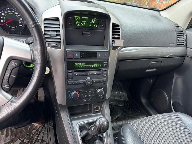 Gebraucht Chevrolet Captiva 136 PS (100 kW) 2010 Silber SUV