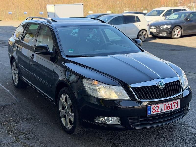 Gebraucht Skoda Octavia Elegance 140 PS (102 kW) 2012 Schwarz Kombi