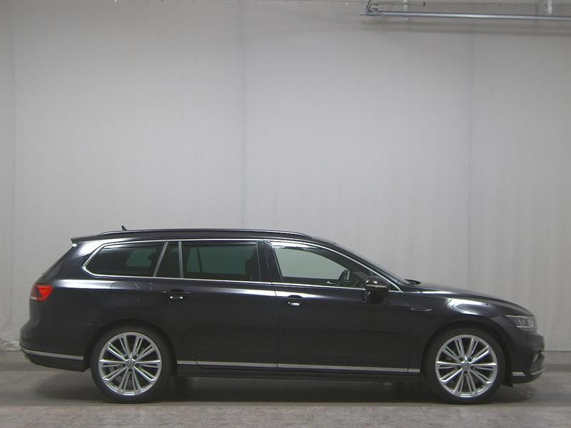 Schwarz Gebraucht 2021 VW Passat R-line Kombi | 19.480 € (Guter Preis) - Bild 1/4