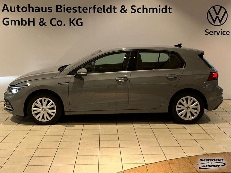 Grau Gebraucht 2021 VW Golf VIII Style Limousine | 23.790 € (Fairer Preis) - Bild 1/4