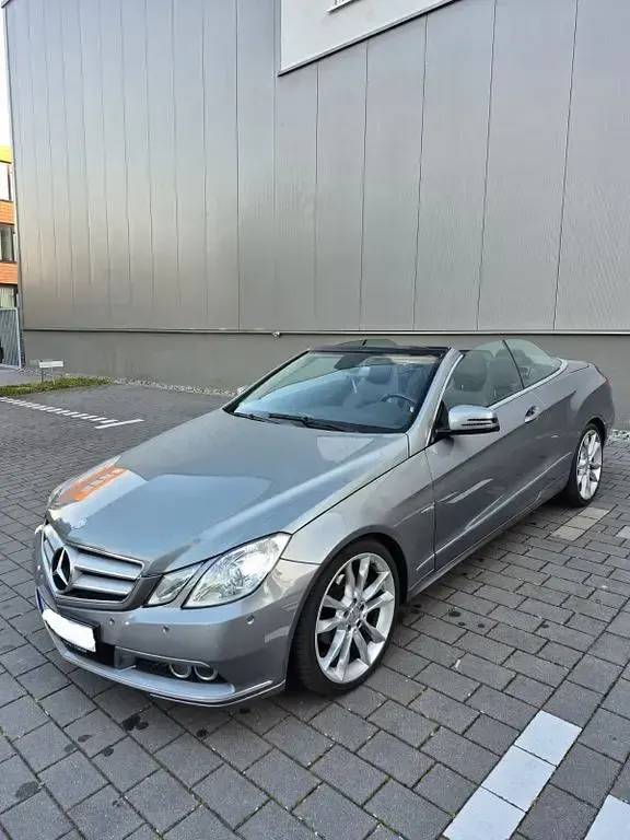 Usado Mercedes E220 Avantgarde 170 CV (125 kW) 2011 Gris Descapotable