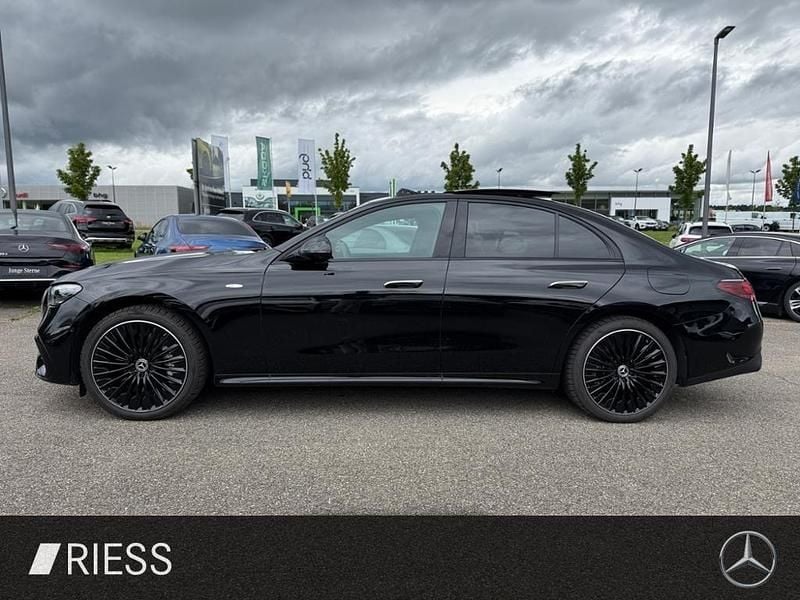 Gebraucht Mercedes E300 AMG 313 PS (230 kW) 2025 Metalliclack obsidianschwarz Limousine