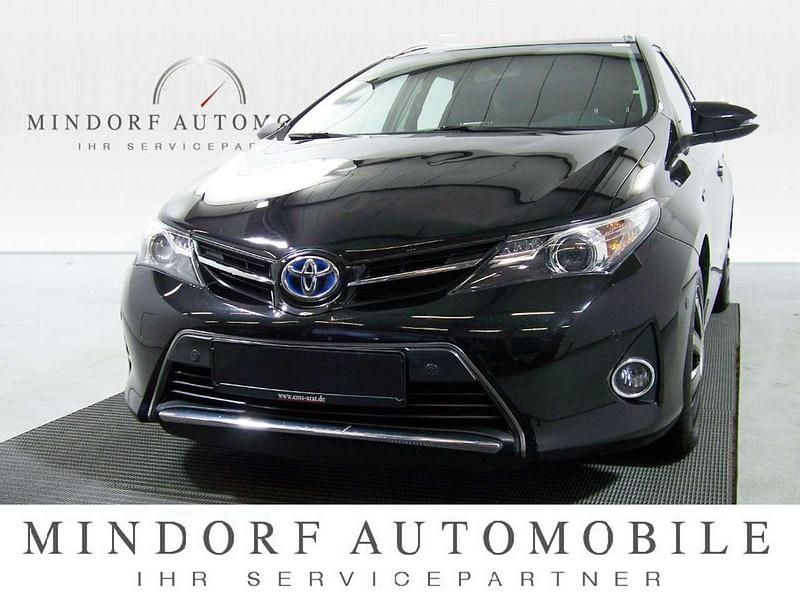 Night time black Gebraucht 2014 Toyota Auris Hybrid Life Kombi | 12.887 € (Fairer Preis) - Bild 1/4