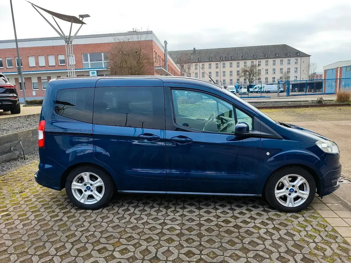 Gebraucht Ford Tourneo Courier 101 PS (74 kW) 2015 Blau Van / Kleinbus