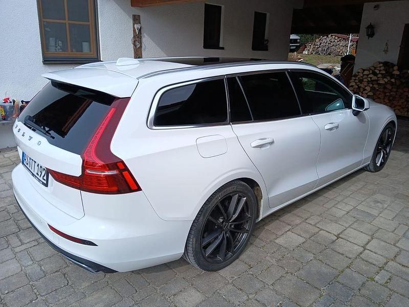 Gebraucht Volvo V60 392 PS (288 kW) 2021 Weiß Kombi
