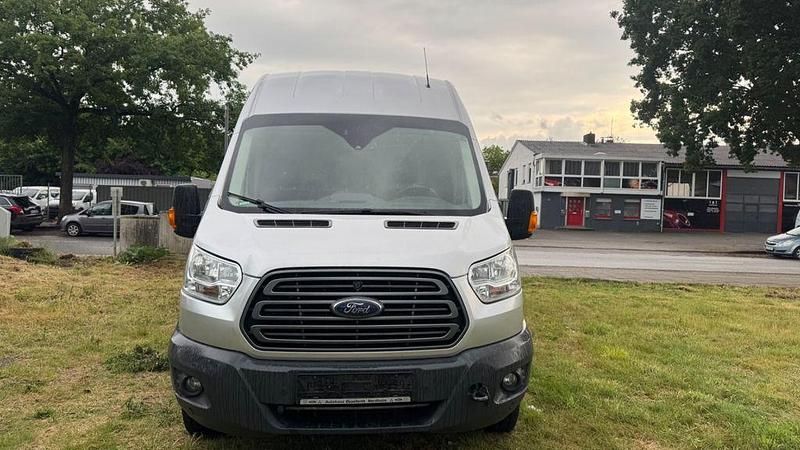 Gebraucht Ford Transit Trend 131 PS (96 kW) 2022 Silber Van / Kleinbus