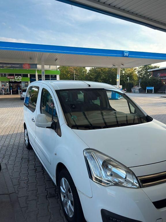 Weiß Gebraucht 2015 Citroën Berlingo Van / Kleinbus | 4.799 € (Superpreis) - Bild 1/4